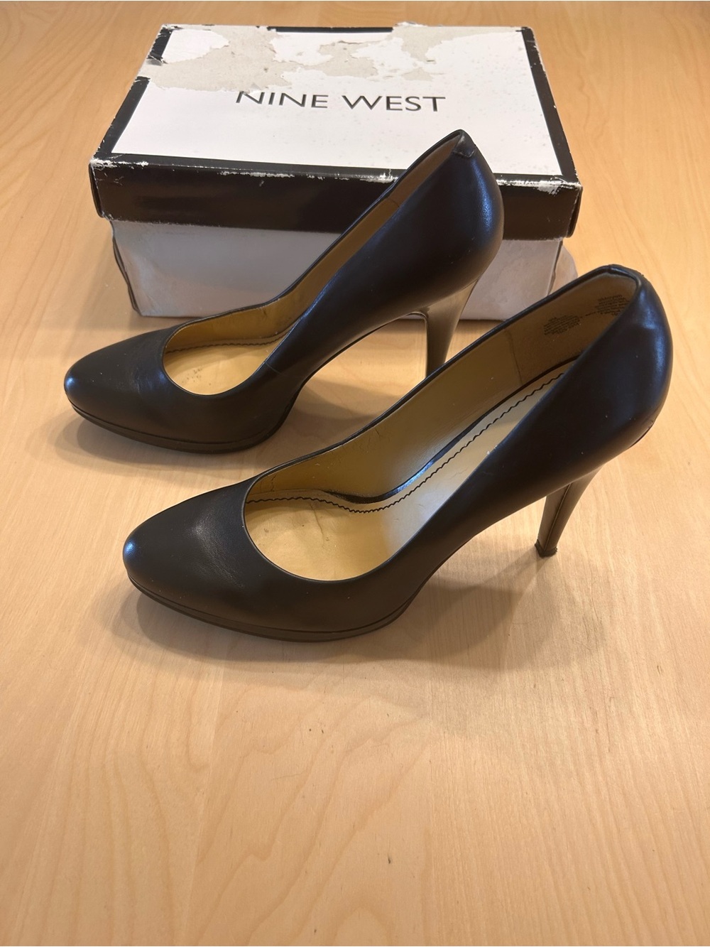 Nine West Black Leather Classic Pumps